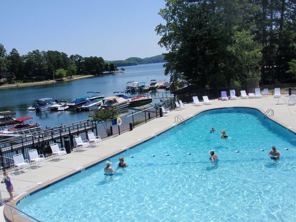 Keowee Key Townhome 3 With a View and Amenities on Golf Course, Salem Room Prices & Reviews