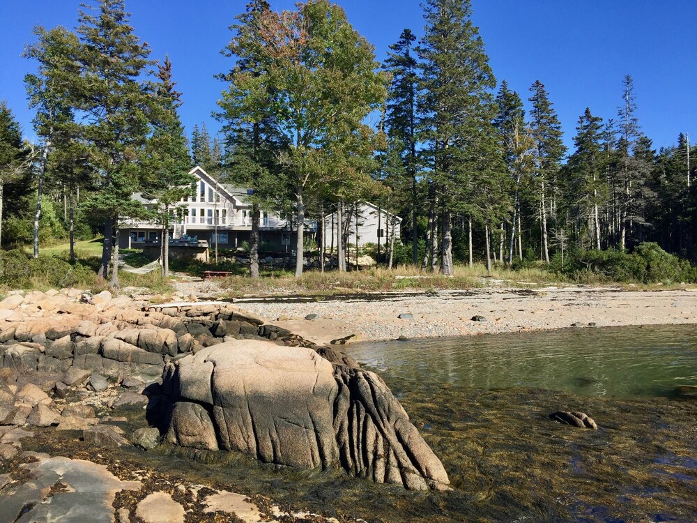 LUXURIOUS OCEANFRONT WITH PRIVATE BEACH August 24 to August 31 now available Deer Isle Vrbo