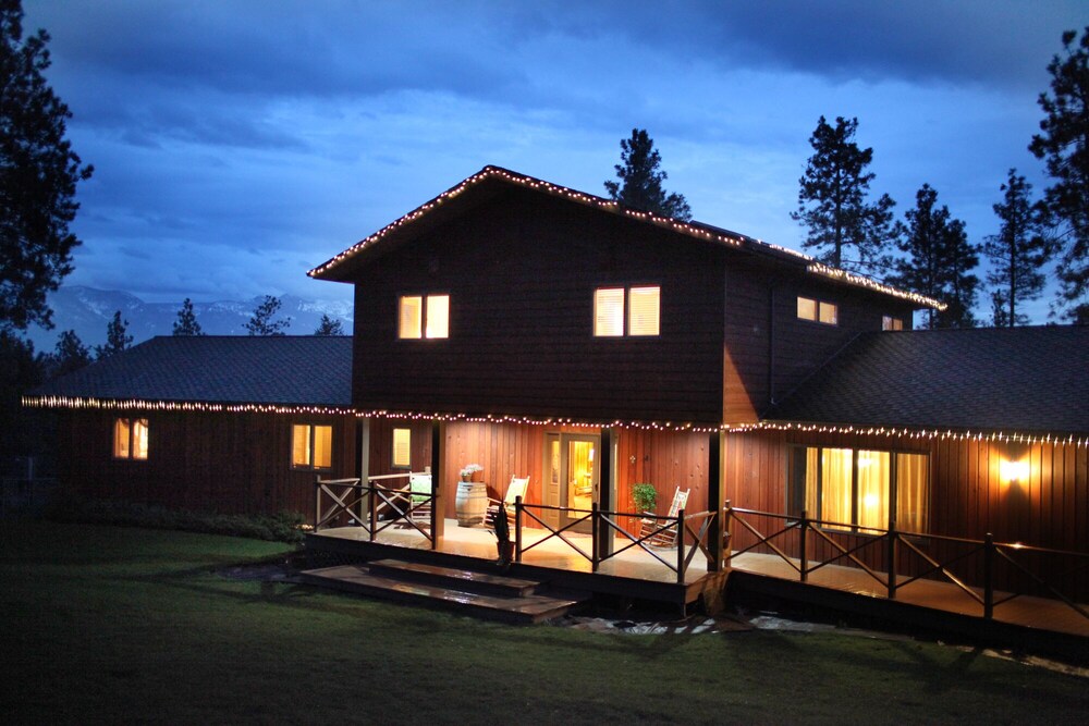 5 Bedrooms 6 Baths Heated Indoor Pool Sauna Additional Lake