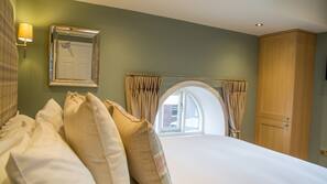 Minibar, soundproofing, iron/ironing board, free WiFi
