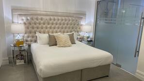 Minibar, soundproofing, iron/ironing board, free WiFi