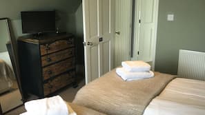 4 bedrooms, iron/ironing board, free WiFi, linens