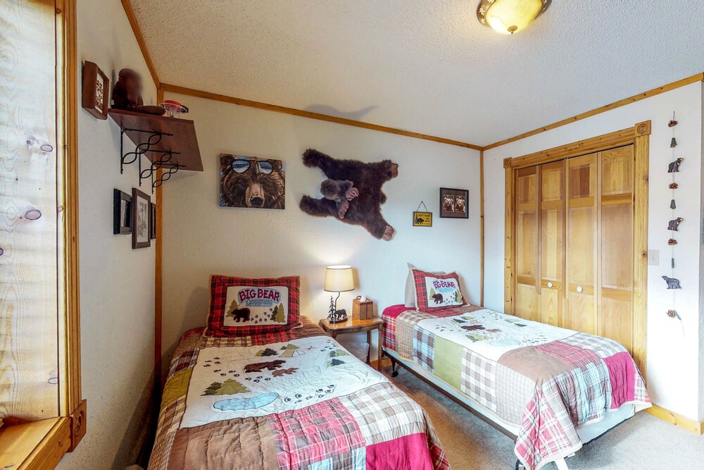 New Listing Cabin With Private Hot Tub Lake And Mountain Views