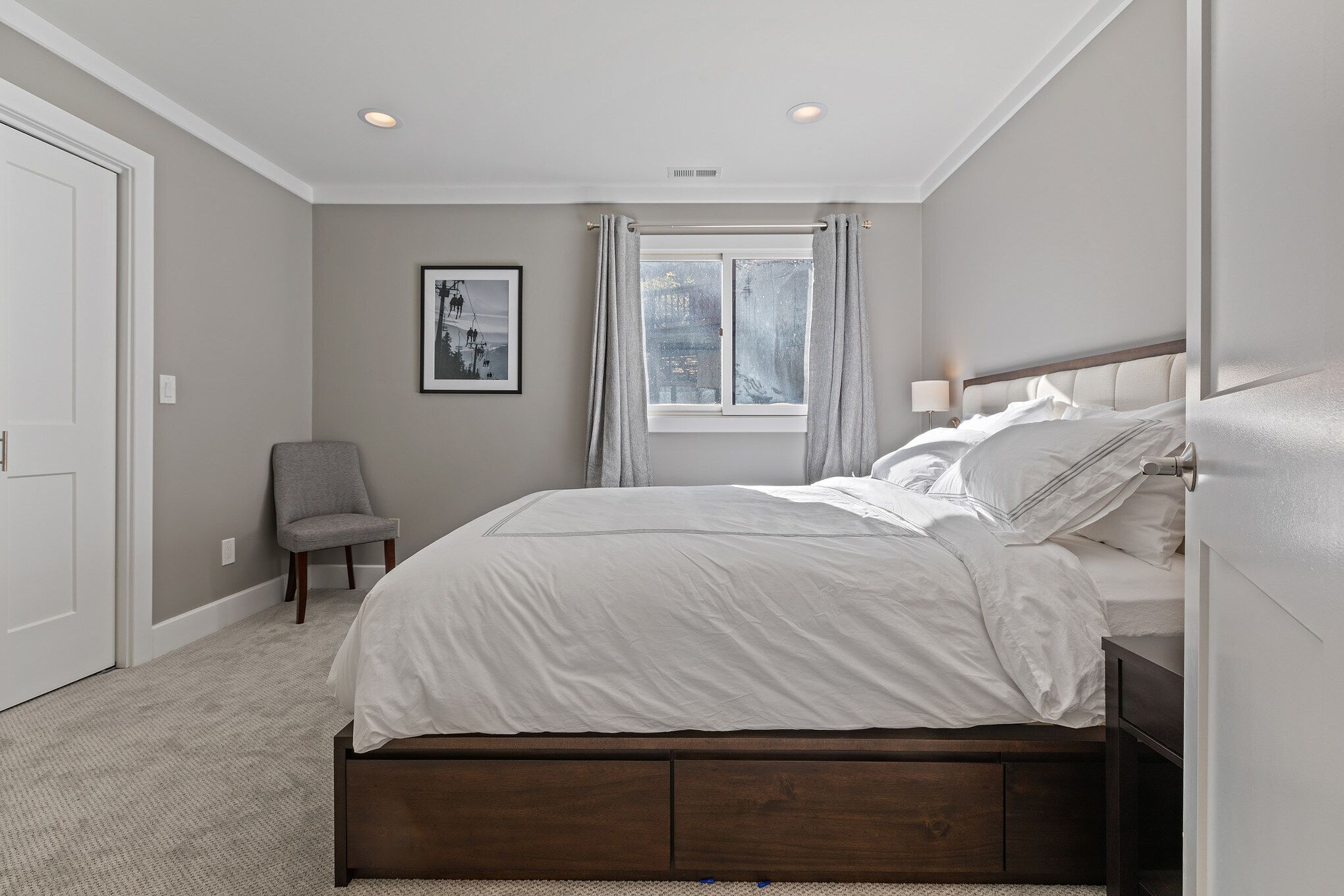 Skylift Lodge - Spacious Luxury Slopeside Family Condo in Vernon, United States