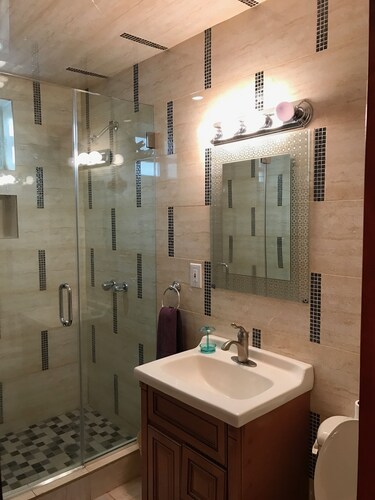 Brooklyn Two Bedroom Apartment 45 Minutes To Manhattan Corp