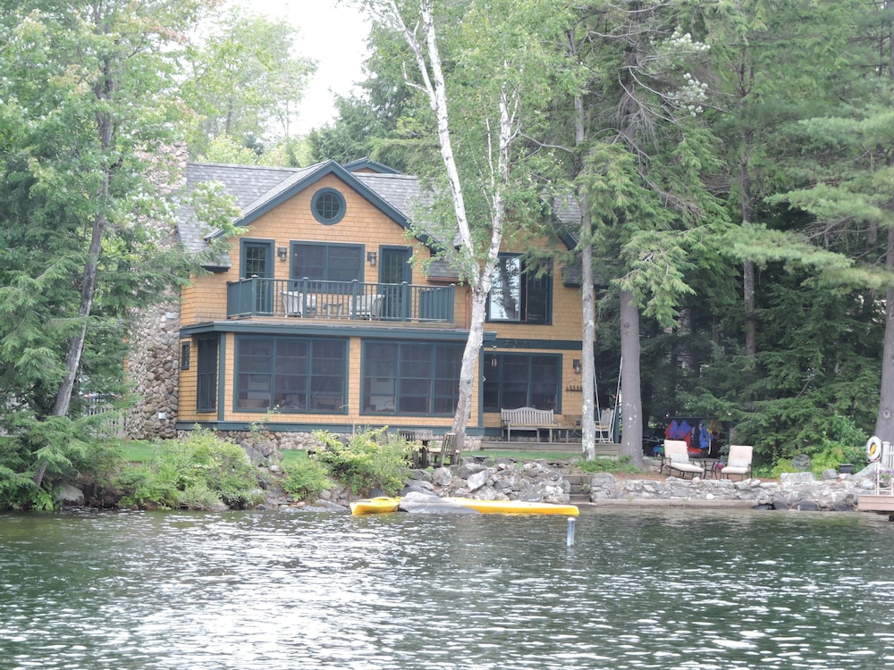 Lake Sunapee Water Front Luxury Timber Home, Minutes To Mnt Sunapee, Sleeps 11 in Mount Sunapee, United States