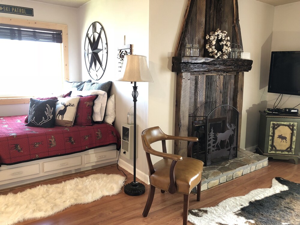 Rustic And Cozy Condo With A Ski Slope View Indoor Pool And Hot