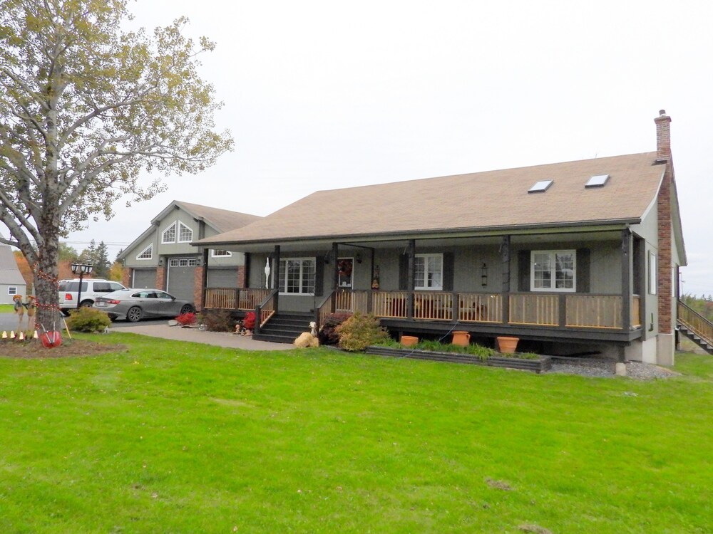 Back Home Bed and Breakfast Deals & Reviews (Dutch Brook, CAN) Wotif