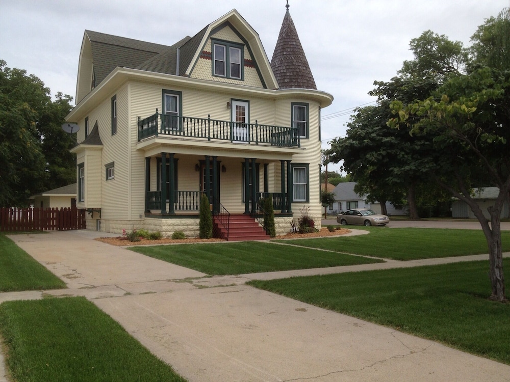 Victorian House Loup town Nebraska in Loup City Best Rates & Deals on