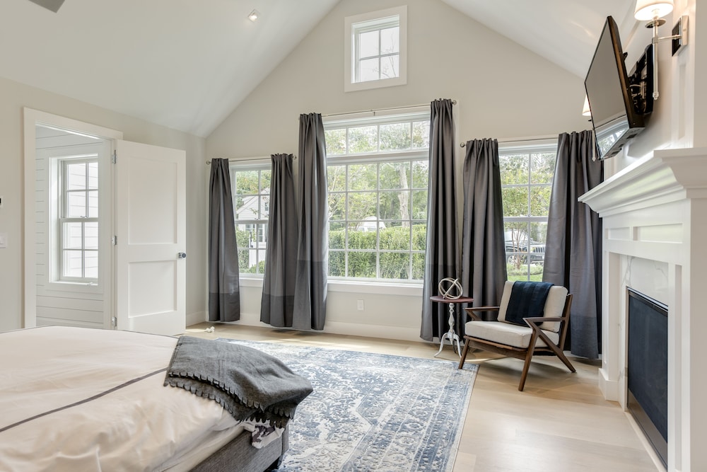 Stunning Hampton Holiday Family Fantasy for your Team Village of East