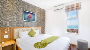 Minibar, in-room safe, individually decorated, individually furnished