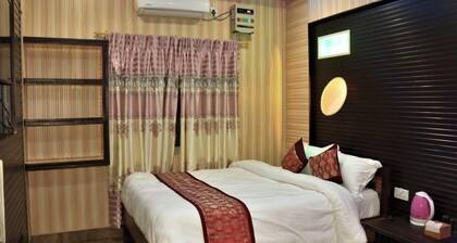 Sauraha Boutique Resort