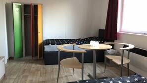 Zimmersafe, Schreibtisch, Bügeleisen/Bügelbrett, kostenloses WLAN