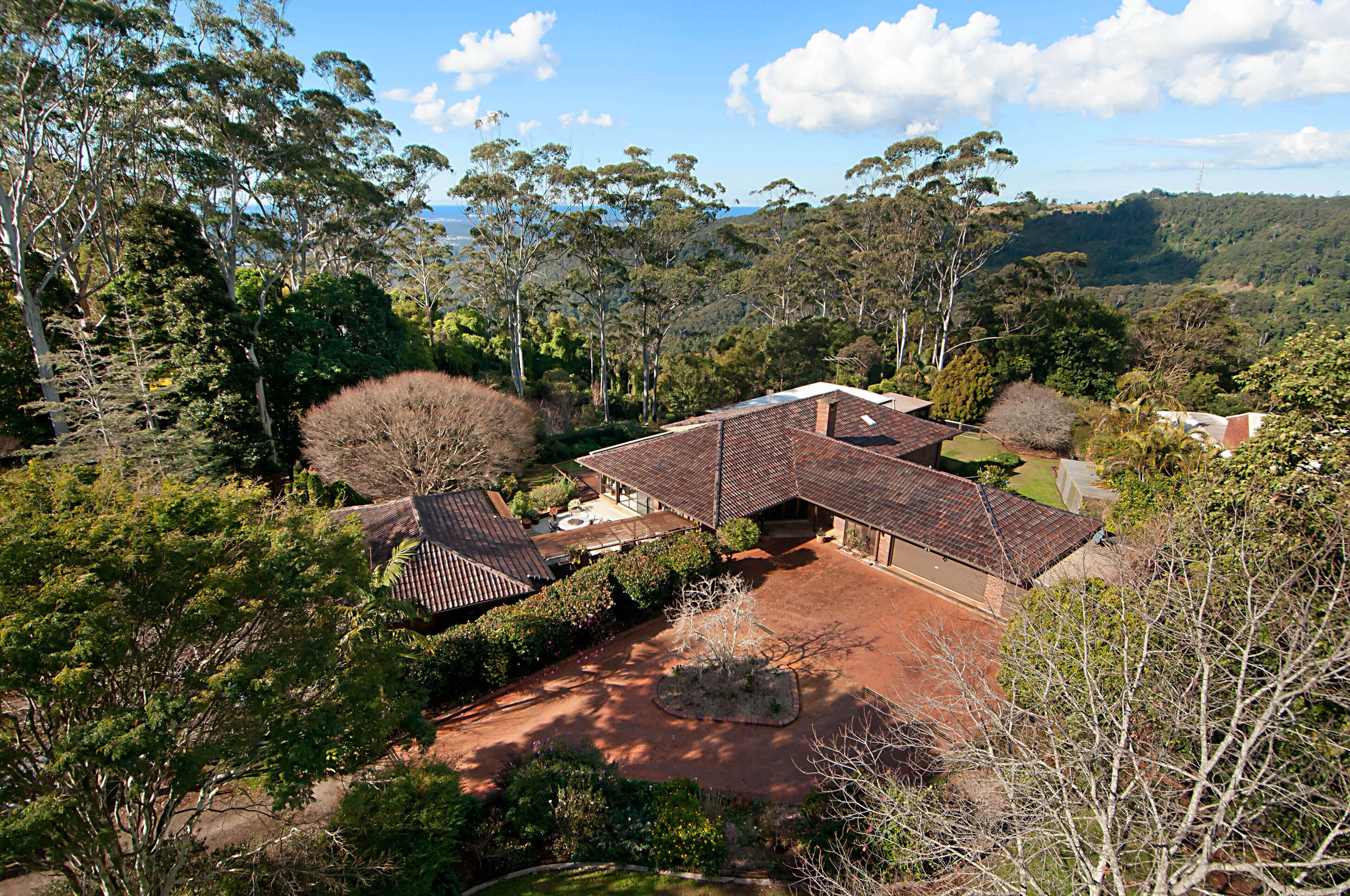 Craigdarroch Courtyard Cottage, family & dog friendly, extensive grounds