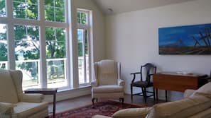 Fireplace, DVD player