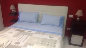 1 bedroom, Egyptian cotton sheets, down duvet, memory foam beds