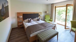 Desk, laptop workspace, free WiFi, bed sheets