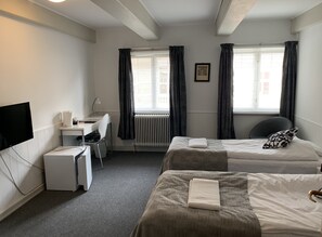 Double Room, Shared Bathroom | Desk, free WiFi, bed sheets, wheelchair access