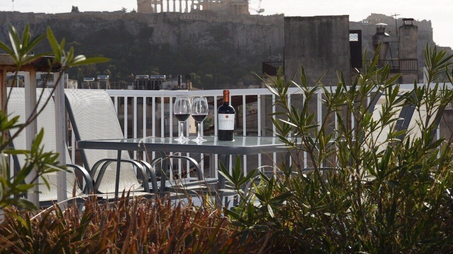 A Gift in the Heart of Monastiraki B