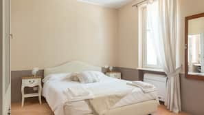 Edredones de plumas, wifi gratis, ropa de cama