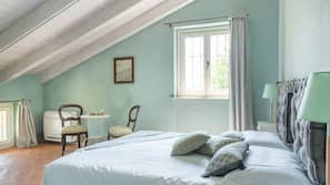 Edredones de plumas, wifi gratis, ropa de cama