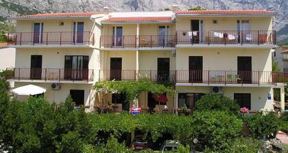 Beach Resort Apartments Bucina