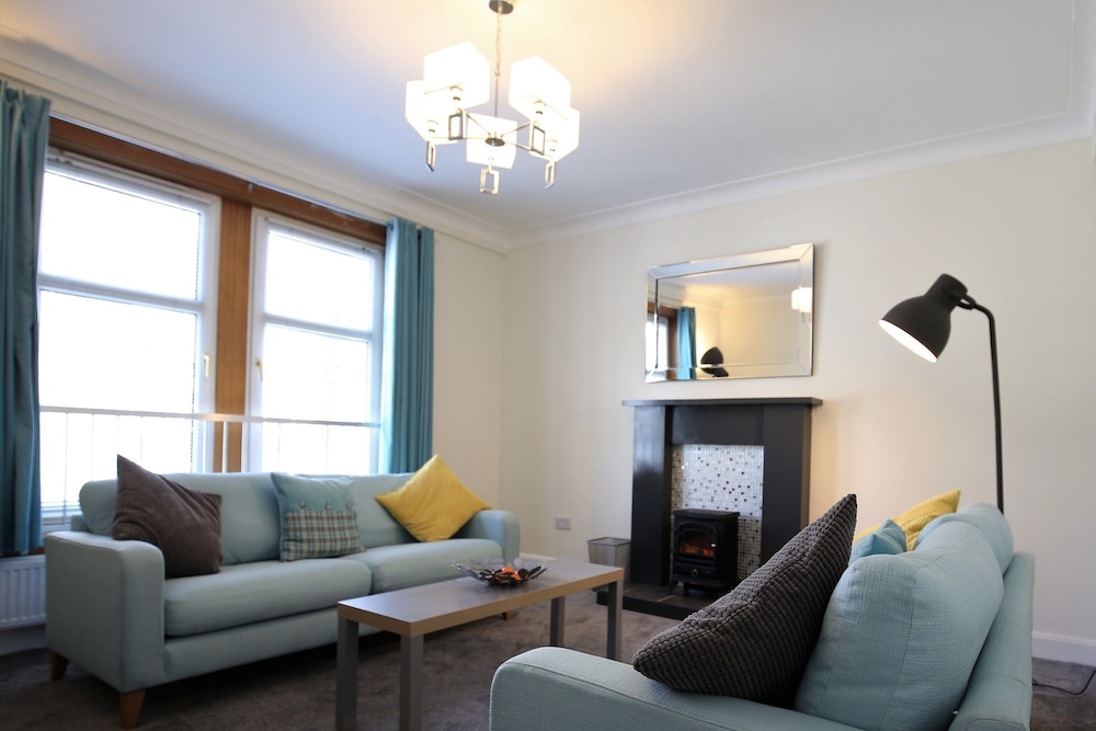 3 Bedroom Flat In Edinburgh Edinburgh Gbr Best Price