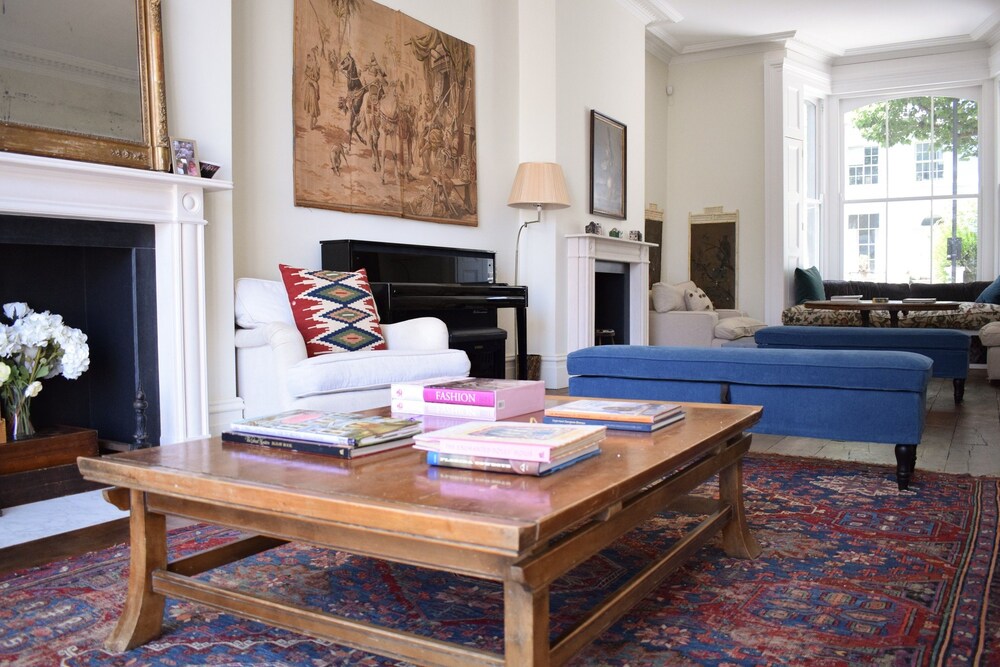 Spacious 5 Bedroom Family House In Hammersmith In London