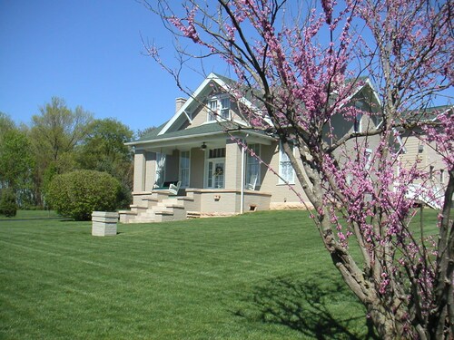 Great Place to stay Wampler House near Bloomington 