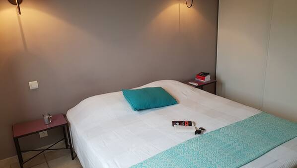 2 slaapkamers, een strijkplank/strijkijzer, wifi, beddengoed
