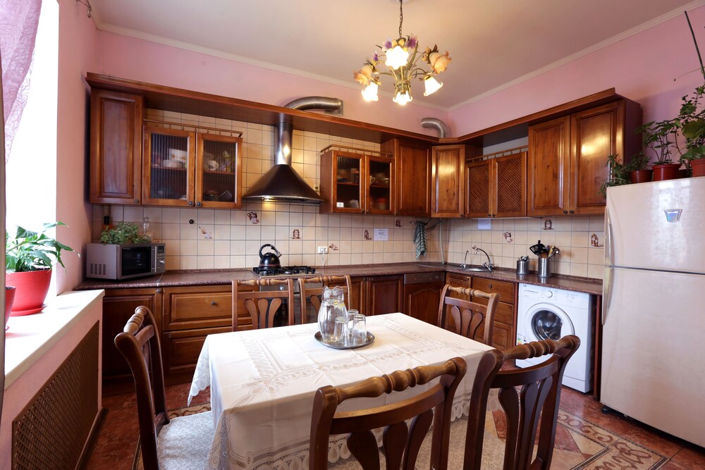Marusya House Hostel