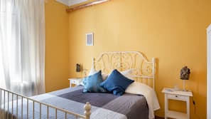 Free WiFi, linens