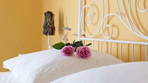 Free WiFi, linens