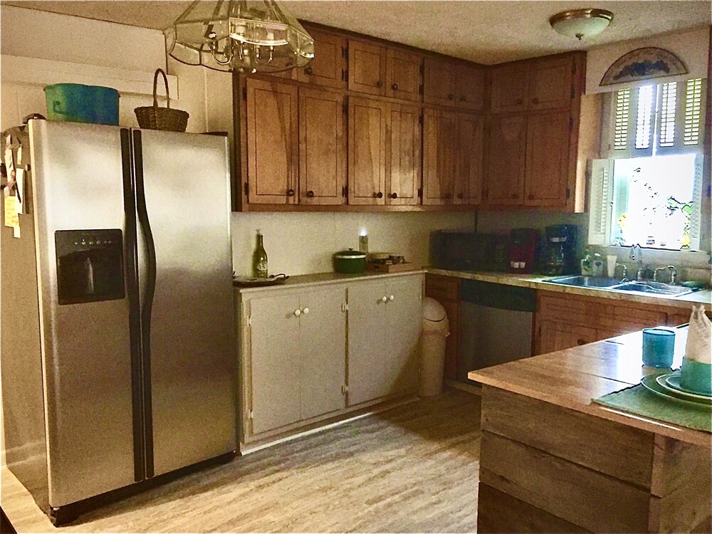 Downtown in this cozy pet and family friendly mid century cottage