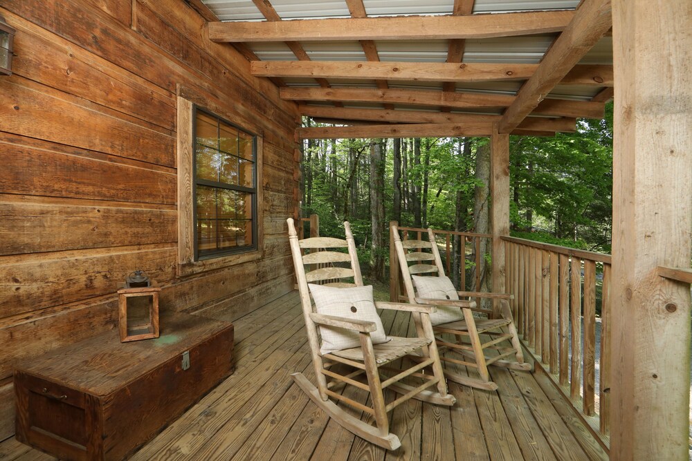 Yellow Door Cabin A Cabin Getaway In The Heart Of Townsend