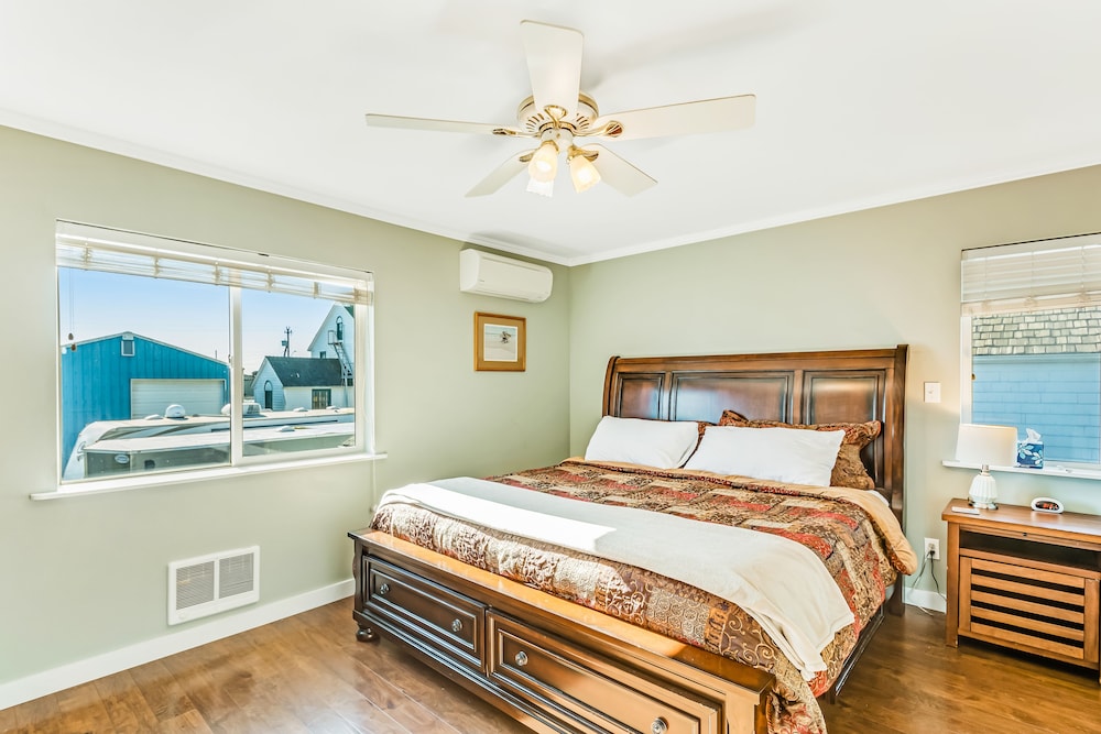 Bayfront guest house amazing view of Westport Marina, near Float 3