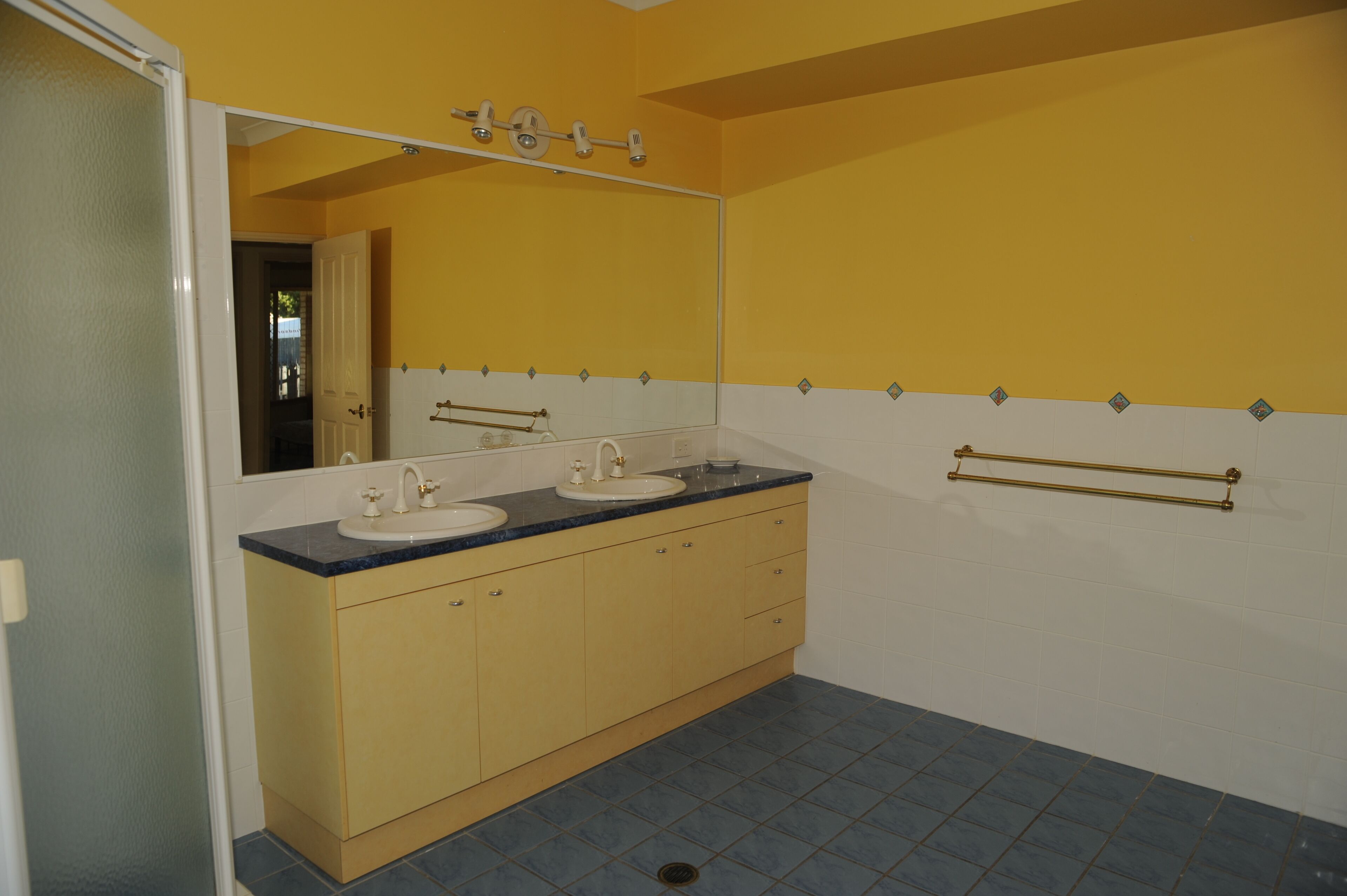 Luxury Family Holiday or Business Retreat on Beautiful Bribie Island