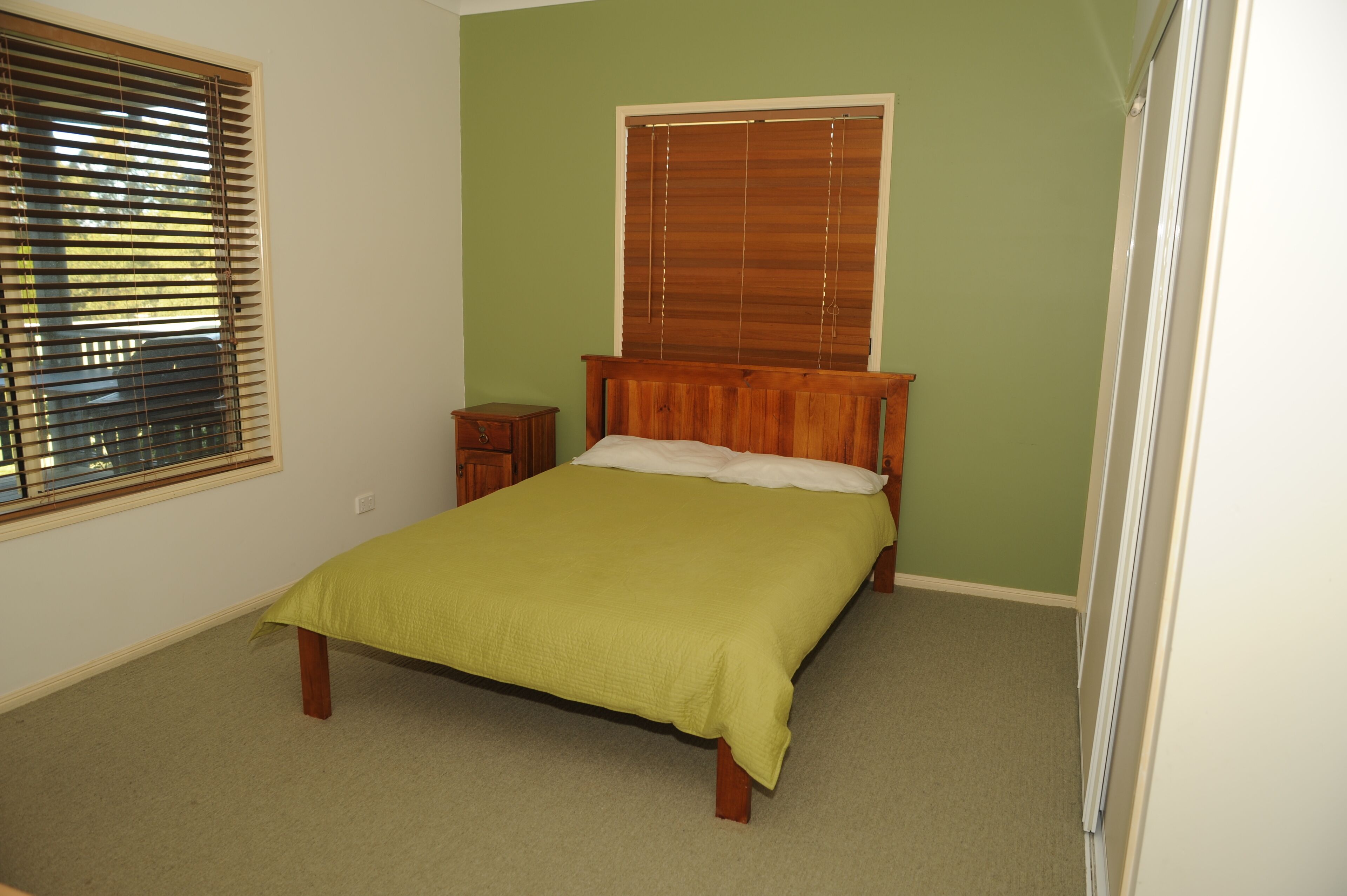 Luxury Family Holiday or Business Retreat on Beautiful Bribie Island