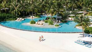 2 piscines extérieures, tentes de plage, parasols de plage
