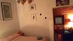 1 chambre, fer et planche à repasser, accès Internet