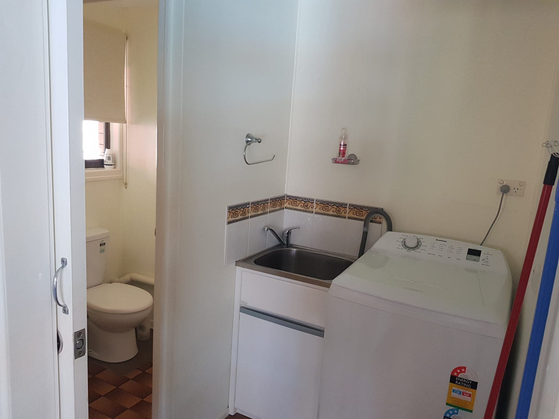 Sea Shanty on Parrot Tin Can Bay