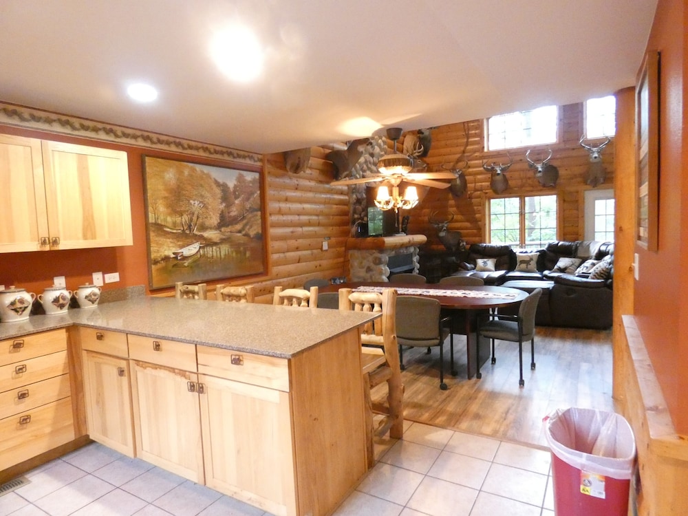 Antler Inn Cabin At Starved Rock Beautiful Updated 2 800sq Ft