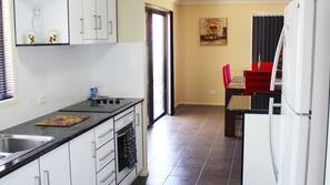 Réfrigérateur, micro-ondes, four, fourneau de cuisine