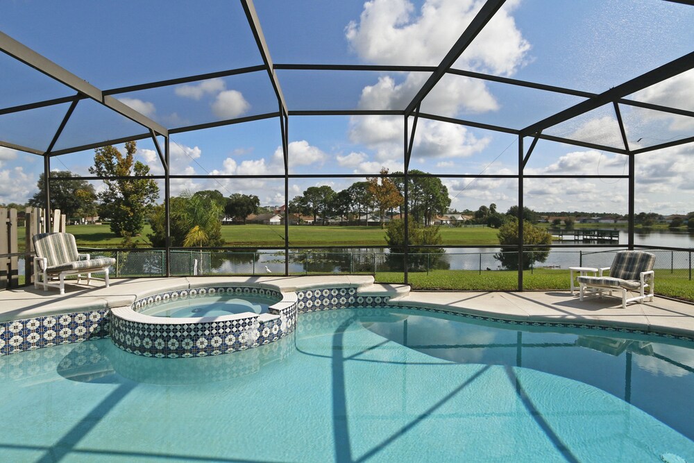 Waterview ,Private Pool, Family Friendly, Spacious and Relaxing