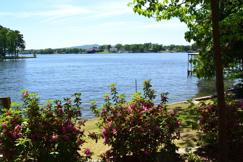 Gorgeous Lodge Style Lake House! Perfect for Family Gatherings!