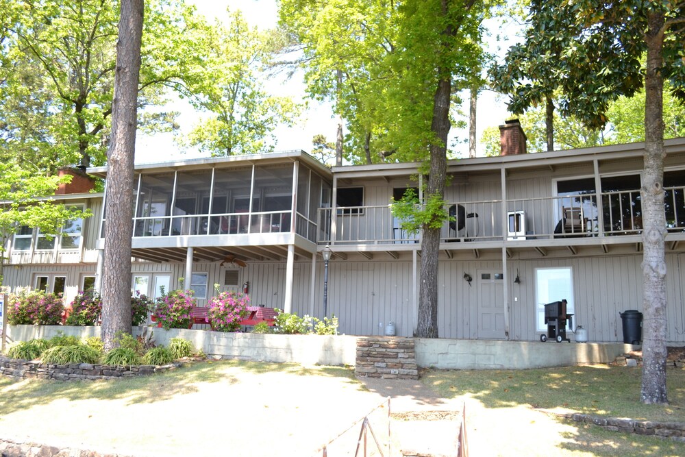 Gorgeous Lodge Style Lake House! Perfect for Family Gatherings!