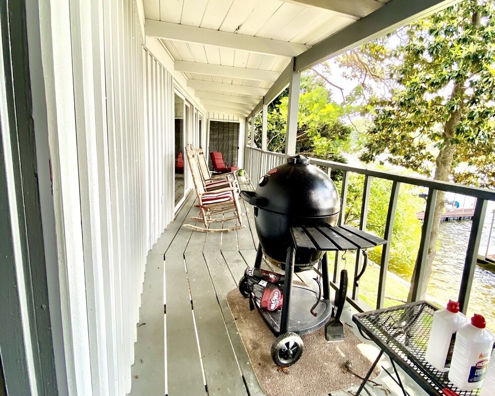 Gorgeous Lodge Style Lake House! Perfect for Family Gatherings!