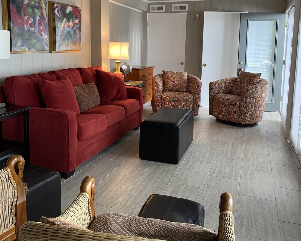 Gorgeous Lodge Style Lake House! Perfect for Family Gatherings!