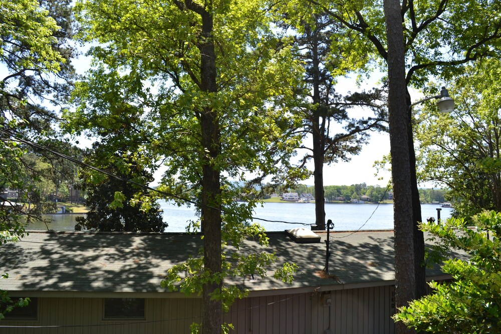 Gorgeous Lodge Style Lake House! Perfect for Family Gatherings!