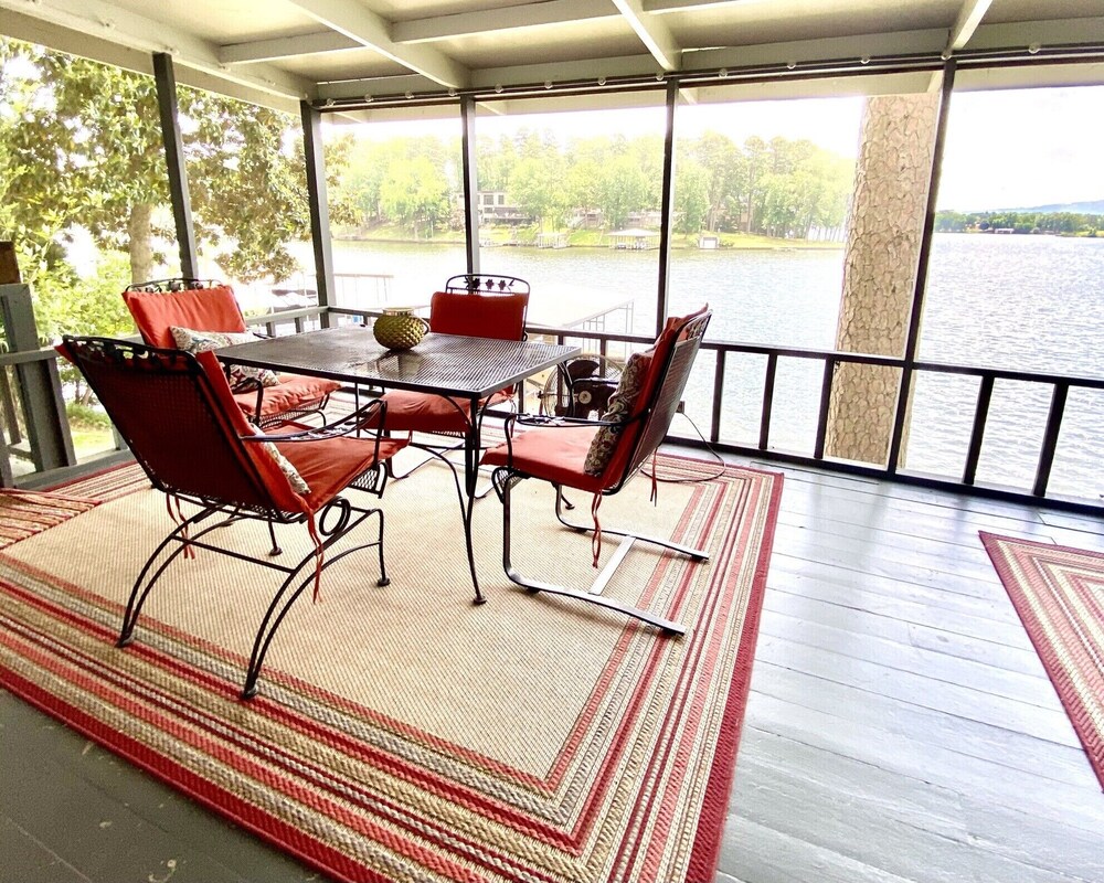 Gorgeous Lodge Style Lake House! Perfect for Family Gatherings!